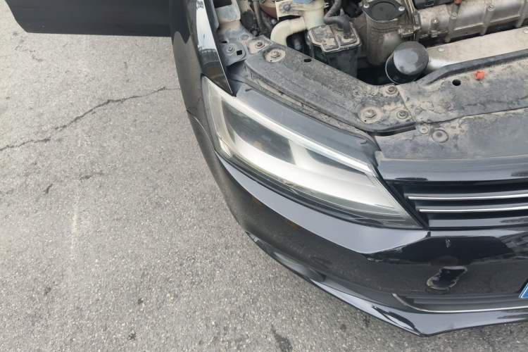 Used Volkswagen Sagitar 2014 1.6L Automatic Comfort Model Right Front Headlight