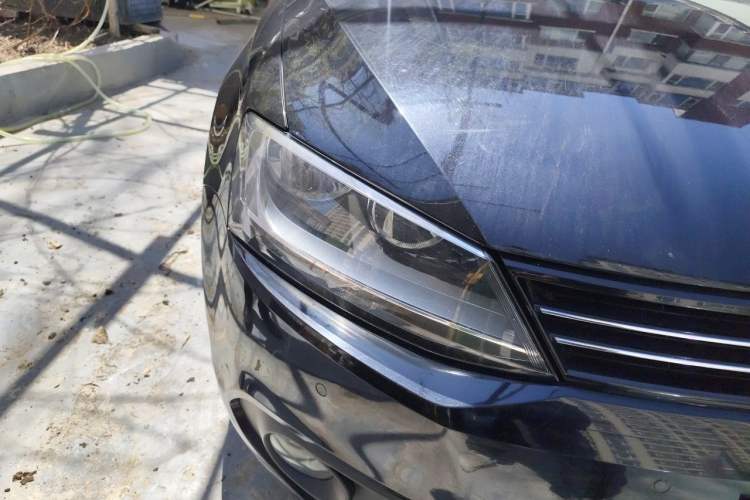 Used Volkswagen Sagitar 2014 1.4TSI Automatic Luxury Model Right Front Headlight