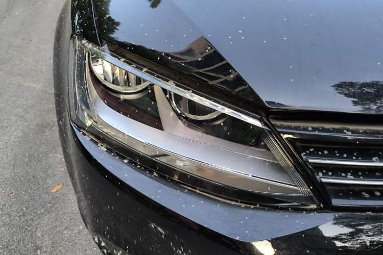 Used Volkswagen Sagitar 2014 Revised Version 1.6L Manual Comfort Edition Right Front Headlight
