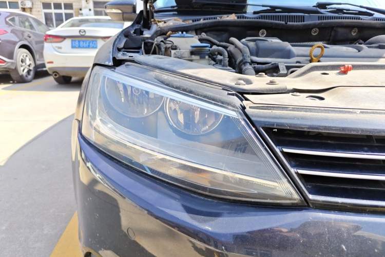Used Volkswagen Sagitar 2014 Revised Version 1.4TSI Manual Luxury Edition Right Front Headlight