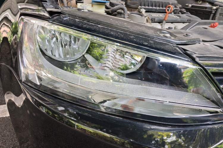 Used Volkswagen Sagitar 2014 Revised Version 1.6L Manual Comfort Edition Right Front Headlight