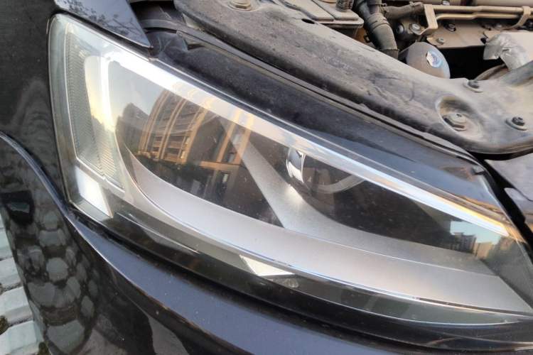 Used Volkswagen Sagitar 2014 1.4TSI Automatic Luxury Model Right Front Headlight