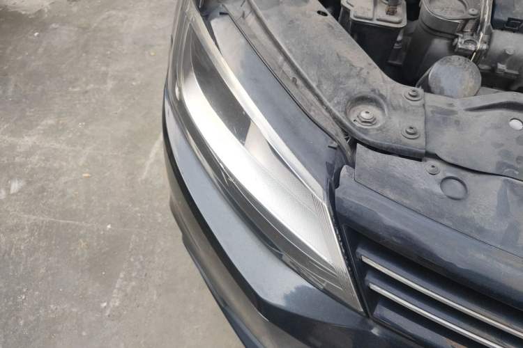 Used Volkswagen Sagitar 2014 1.6L Automatic Comfort Model Right Front Headlight