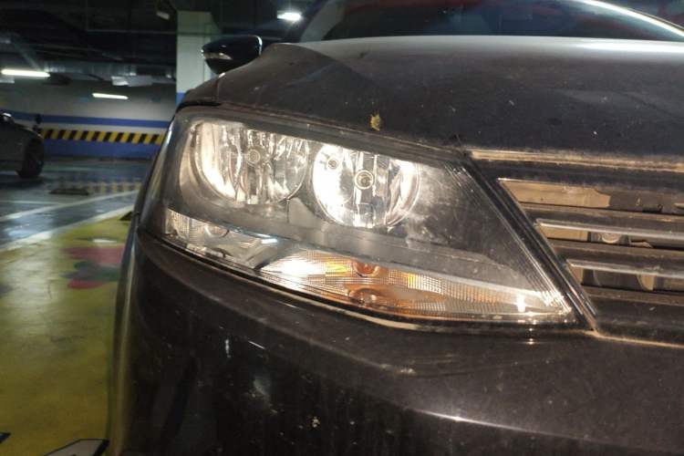 Used Volkswagen Sagitar 2014 Revised Version 1.6L Automatic Comfort Edition Right Front Headlight