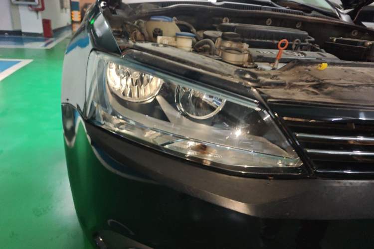 Used Volkswagen Sagitar 2014 Revised Version 1.6L Manual Leading Edition Right Front Headlight
