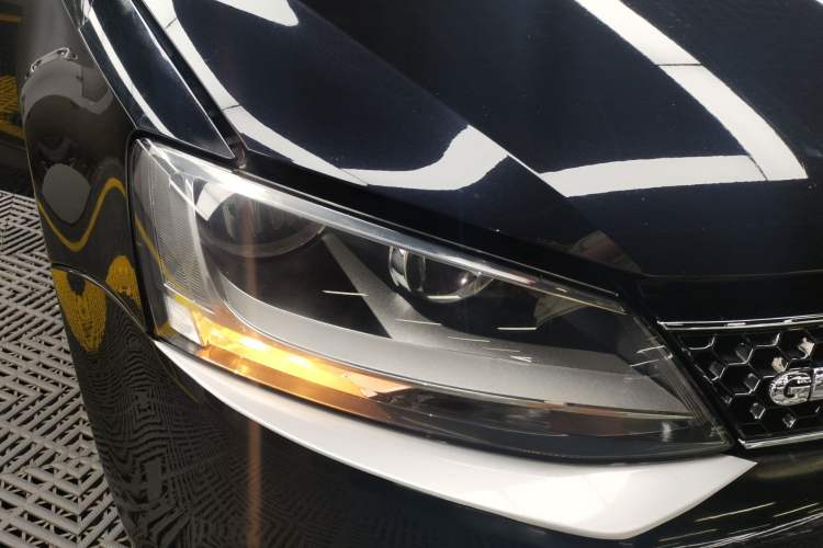 Used Volkswagen Sagitar 2014 1.4TSI Automatic Luxury Model Right Front Headlight