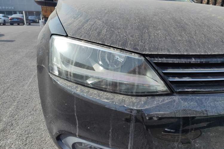 Used Volkswagen Sagitar 2014 Revised Version 1.6L Automatic Comfort Edition Right Front Headlight