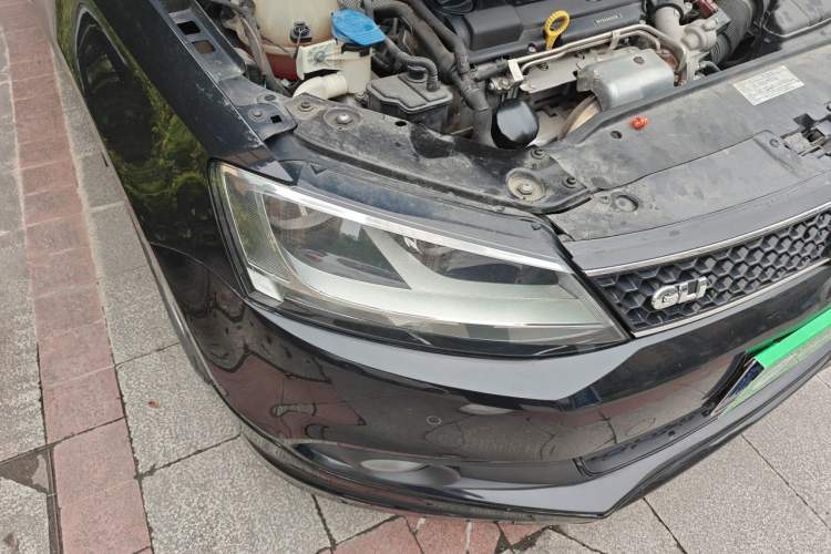 Used Volkswagen Sagitar 2014 1.4TSI Automatic Luxury Model Right Front Headlight