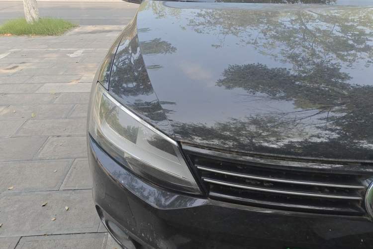 Used Volkswagen Sagitar 2014 1.6L Manual Comfort Model Right Front Headlight