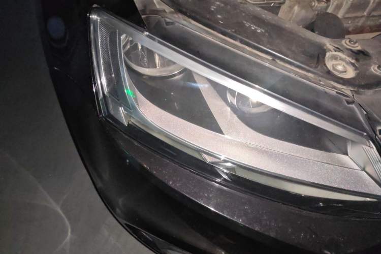 Used Volkswagen Sagitar 2014 Revised Version 1.6L Automatic Comfort Edition Right Front Headlight