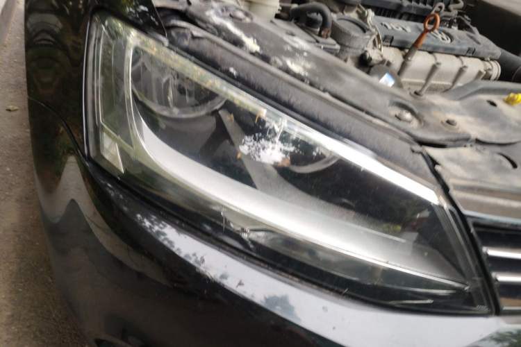Used Volkswagen Sagitar 2014 1.6L Manual Comfort Model Right Front Headlight