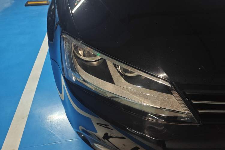 Used Volkswagen Sagitar 2014 Revised Version 1.4TSI Manual Luxury Edition Right Front Headlight
