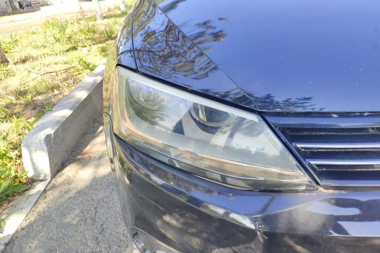 Used Volkswagen Sagitar 2014 1.4TSI Automatic Luxury Model Right Front Headlight