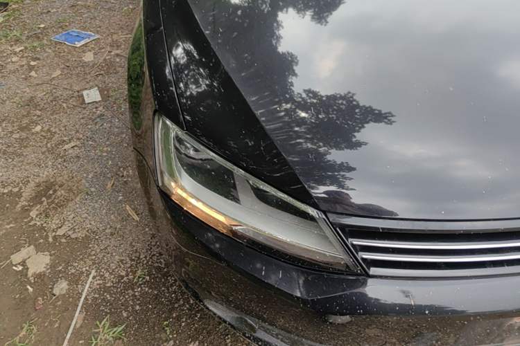 Used Volkswagen Sagitar 2014 1.6L Manual Comfort Model Right Front Headlight