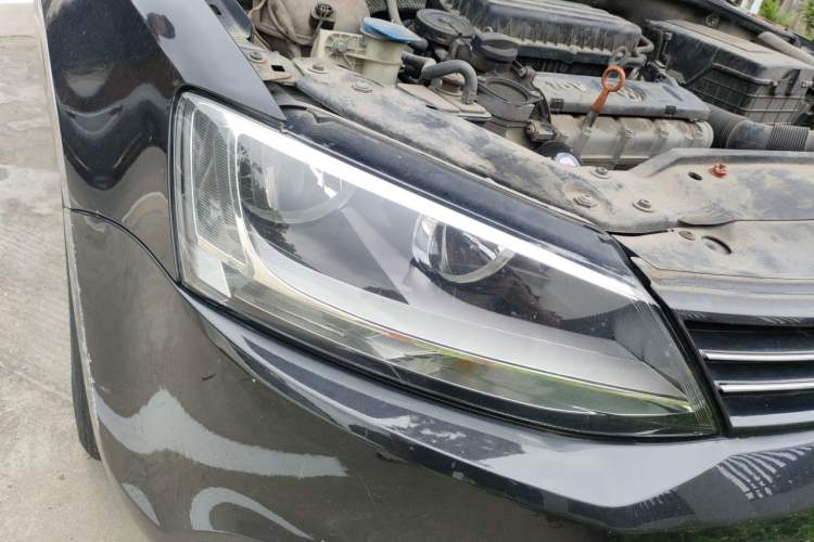 Used Volkswagen Sagitar 2014 1.6L Automatic Comfort Model Right Front Headlight