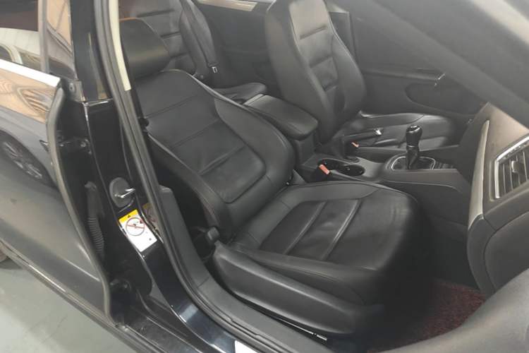 Used Volkswagen Sagitar 2014 1.6L Manual Comfort Model Right Front Seat