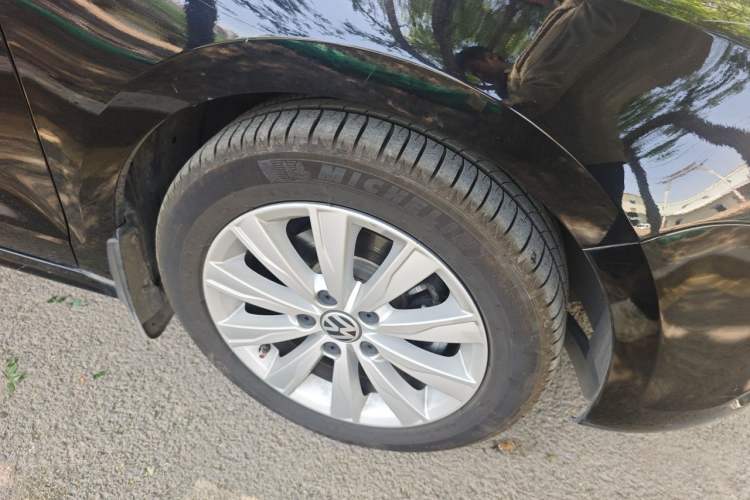Used Volkswagen Sagitar 2014 Revised Version 1.6L Manual Leading Edition Right Front Wheel Hub