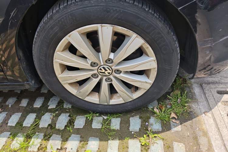 Used Volkswagen Sagitar 2014 Revised Version 1.6L Manual Comfort Edition Right Front Wheel Hub