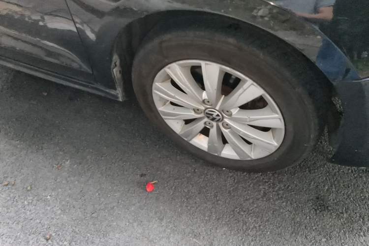Used Volkswagen Sagitar 2014 1.4TSI Automatic Luxury Model Right Front Wheel Hub