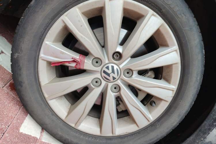 Used Volkswagen Sagitar 2014 Revised Version 1.4TSI Manual Luxury Edition Right Front Wheel Hub