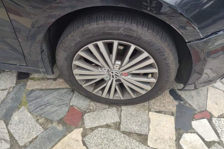 Used Volkswagen Sagitar 2014 Revised 1.4TSI Automatic Flagship Edition Right Front Wheel Hub