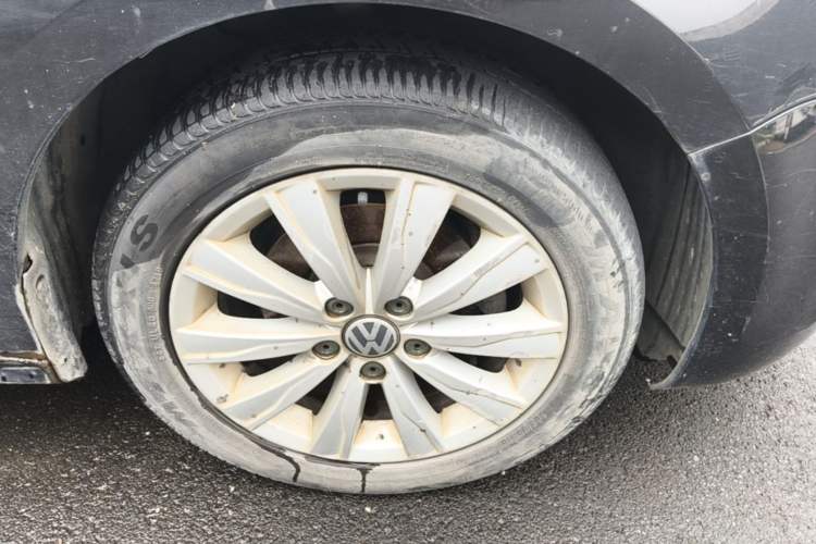 Used Volkswagen Sagitar 2014 Revised Version 1.6L Automatic Comfort Edition Right Front Wheel Hub
