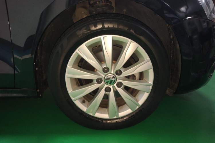 Used Volkswagen Sagitar 2014 Revised Version 1.6L Manual Leading Edition Right Front Wheel Hub