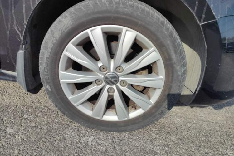 Used Volkswagen Sagitar 2014 Revised Version 1.6L Automatic Comfort Edition Right Front Wheel Hub