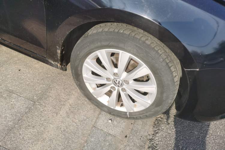 Used Volkswagen Sagitar 2014 Revised Version 1.6L Automatic Comfort Edition Right Front Wheel Hub