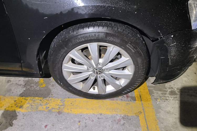 Used Volkswagen Sagitar 2014 Revised Version 1.6L Automatic Comfort Edition Right Front Wheel Hub