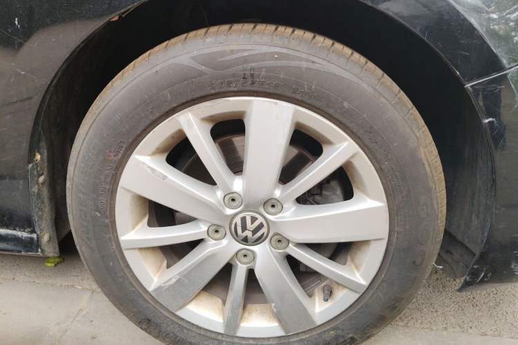 Used Volkswagen Sagitar 2014 Revised Version 1.4TSI Automatic Fashion Edition Right Front Wheel Hub
