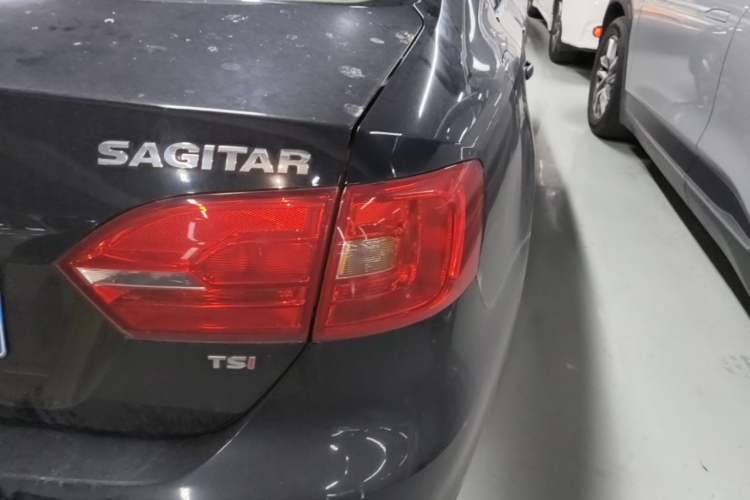 Used Volkswagen Sagitar 2014 1.4TSI Automatic Luxury Model Right Rear Taillight