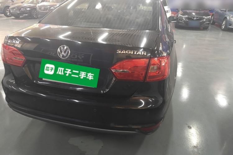 Used Volkswagen Sagitar 2014 1.6L Manual Comfort Model Right Rear Taillight
