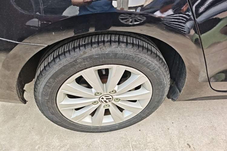 Used Volkswagen Sagitar 2014 Revised Version 1.6L Automatic Comfort Edition Right Rear Wheel Hub