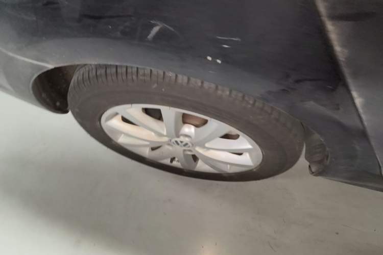 Used Volkswagen Sagitar 2014 1.4TSI Automatic Luxury Model Right Rear Wheel Hub