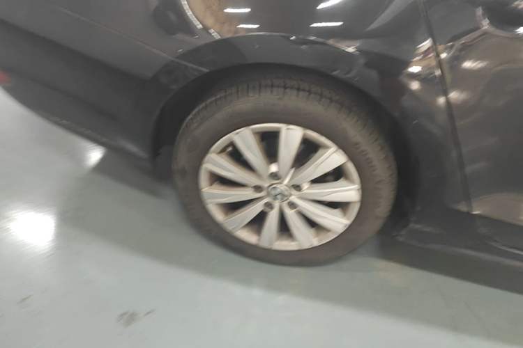 Used Volkswagen Sagitar 2014 1.6L Manual Comfort Model Right Rear Wheel Hub