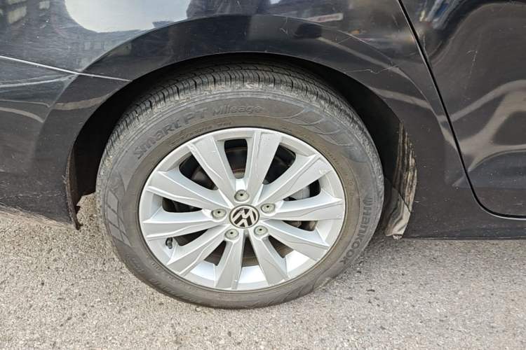 Used Volkswagen Sagitar 2014 Revised Version 1.6L Manual Comfort Edition Right Rear Wheel Hub