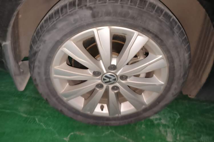 Used Volkswagen Sagitar 2014 Revised Version 1.6L Manual Comfort Edition Right Rear Wheel Hub