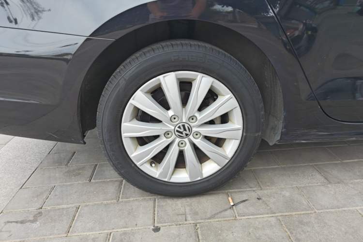 Used Volkswagen Sagitar 2014 Revised Version 1.4TSI Automatic Luxury Edition Right Rear Wheel Hub