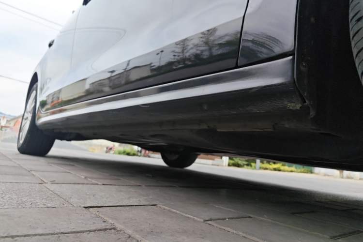 Used Volkswagen Sagitar 2014 Revised Version 1.4TSI Automatic Luxury Edition Right Side Sill