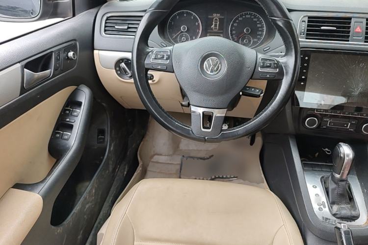 Used Volkswagen Sagitar 2014 1.4TSI Automatic Luxury Model Steering Wheel