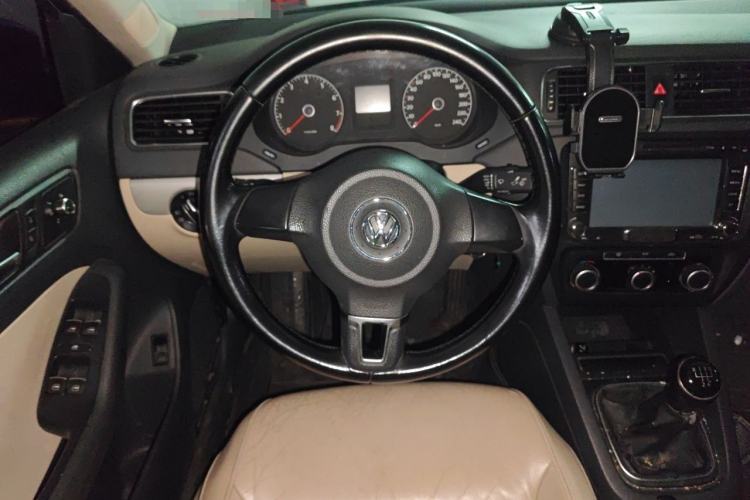 Used Volkswagen Sagitar 2014 1.6L Manual Comfort Model Steering Wheel