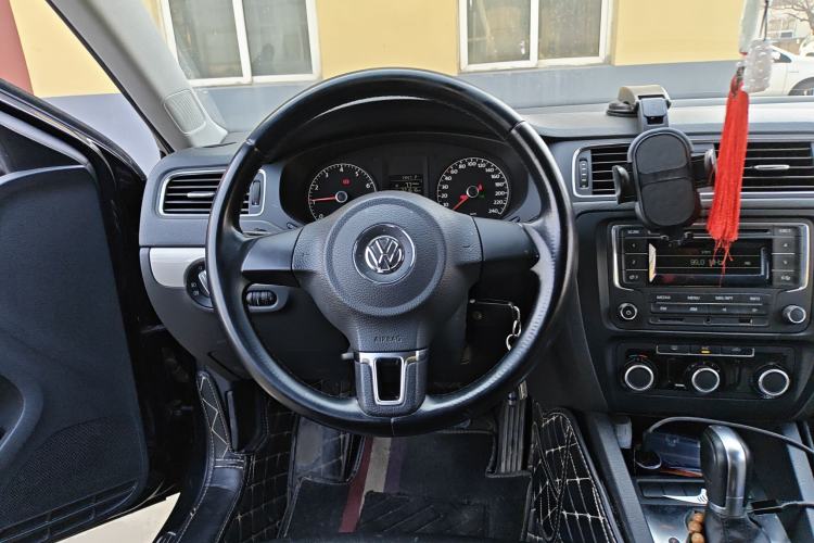 Used Volkswagen Sagitar 2014 1.6L Automatic Comfort Model Steering Wheel