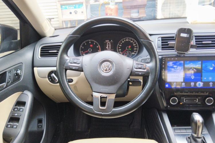 Used Volkswagen Sagitar 2014 1.4TSI Automatic Luxury Model Steering Wheel