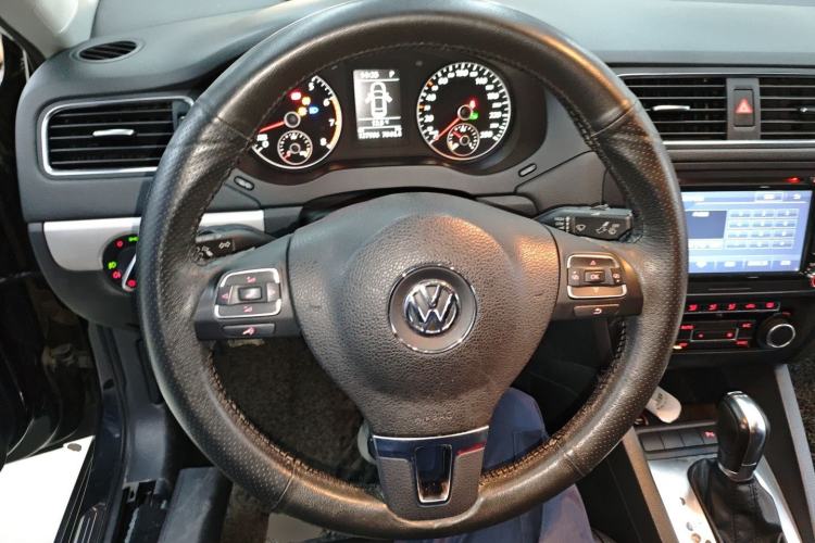 Used Volkswagen Sagitar 2014 Revised Version 1.4TSI Automatic Luxury Edition Steering Wheel