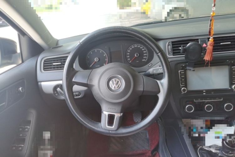 Used Volkswagen Sagitar 2014 1.6L Manual Comfort Model Steering Wheel