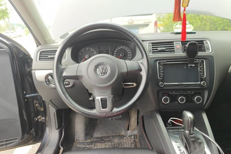 Used Volkswagen Sagitar 2014 1.6L Automatic Comfort Model Steering Wheel