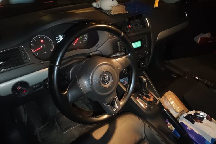 Used Volkswagen Sagitar 2014 Revised Version 1.6L Automatic Comfort Edition Steering Wheel