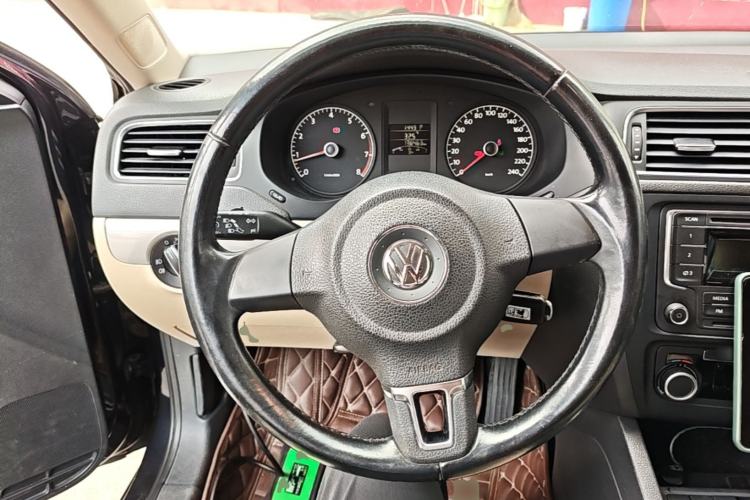 Used Volkswagen Sagitar 2014 Revised Version 1.6L Automatic Comfort Edition Steering Wheel
