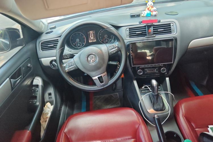 Used Volkswagen Sagitar 2014 Revised Version 1.4TSI Automatic Luxury Edition Steering Wheel